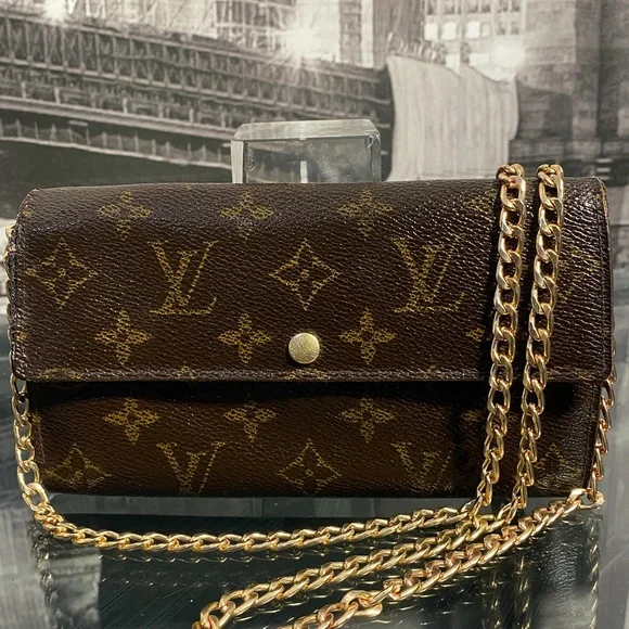 Authentic Louis Vuitton Monogram Sarah Wallet - Picture 2 of 13